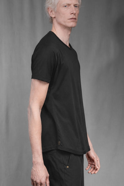 eigensinnig wien | Simandl | Schwarzes, Minimalistisches Designer T-Shirt aus feiner Baumwolle