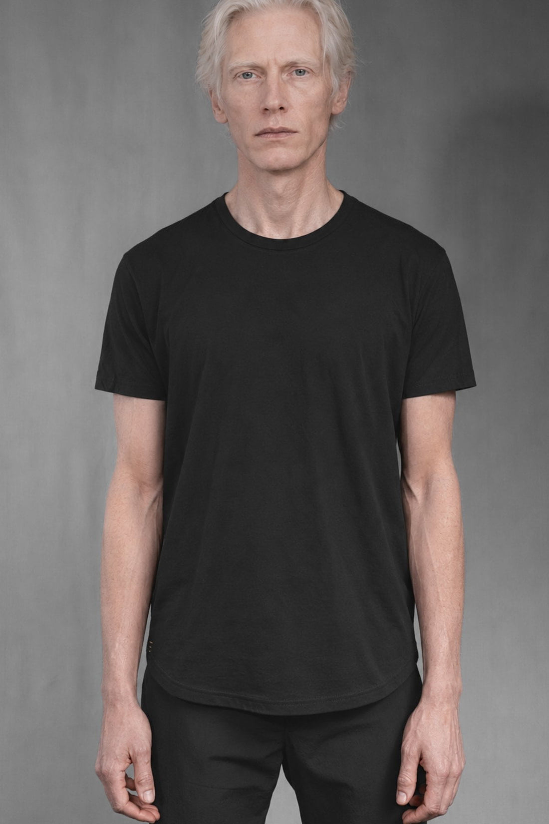 eigensinnig wien | Simandl | Schwarzes, Minimalistisches Designer T-Shirt aus feiner Baumwolle