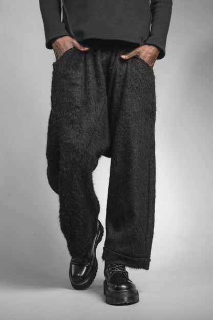 eigensinnig wien | Sloterdijk | Außergewöhnliche Designer Flausch-Haremshose in Schwarz