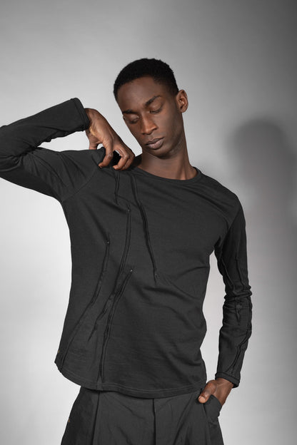 eigensinnig wien | Snark | Schwarzer Distressed-Pullover aus hochwertiger Feinstrick-Baumwolle aus Japan