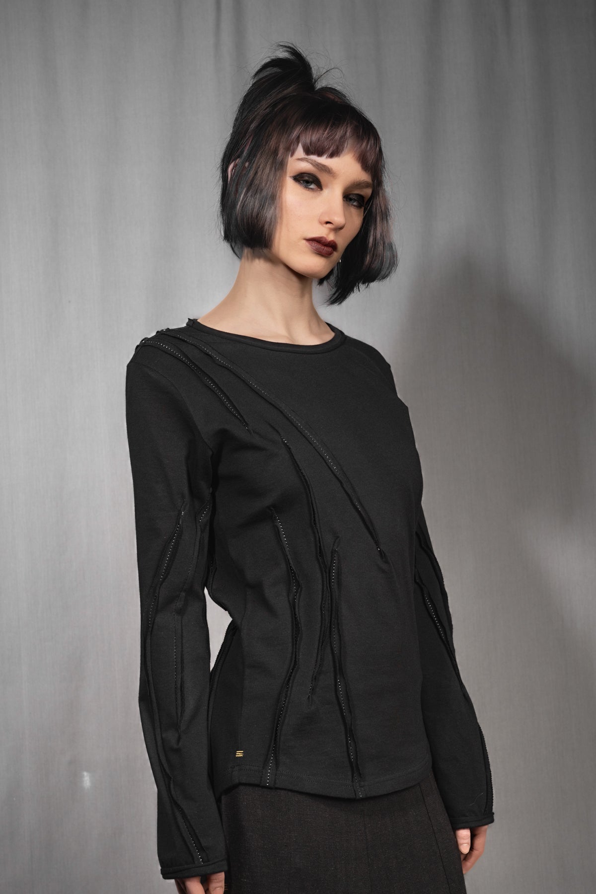 eigensinnig wien | Snark | Schwarzer Distressed-Pullover aus hochwertiger Feinstrick-Baumwolle aus Japan