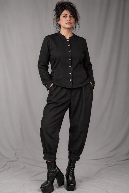 eigensinnig wien | SonEgo | Sartorialer Damen-Hosenanzug aus italienischer Luxuswolle mit Bundfaltenhose