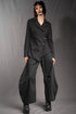 eigensinnig wien | SteNin | Asymmetrischer Designer Hosenanzug mit Barrel Leg Hose in Schwarz
