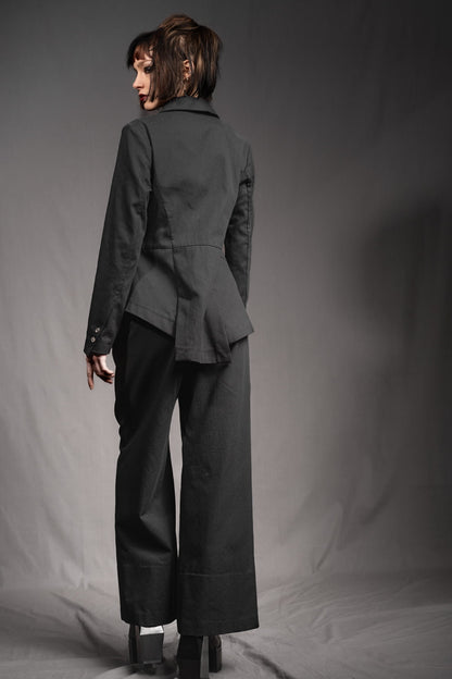 eigensinnig wien | SteStr |Extravagenter Damenanzug aus schwarzer Baumwolle