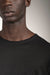 eigensinnig wien | Thaler | Lässiges, schwarzes Leinen T-Shirt mit asymmetrischen Nähten
