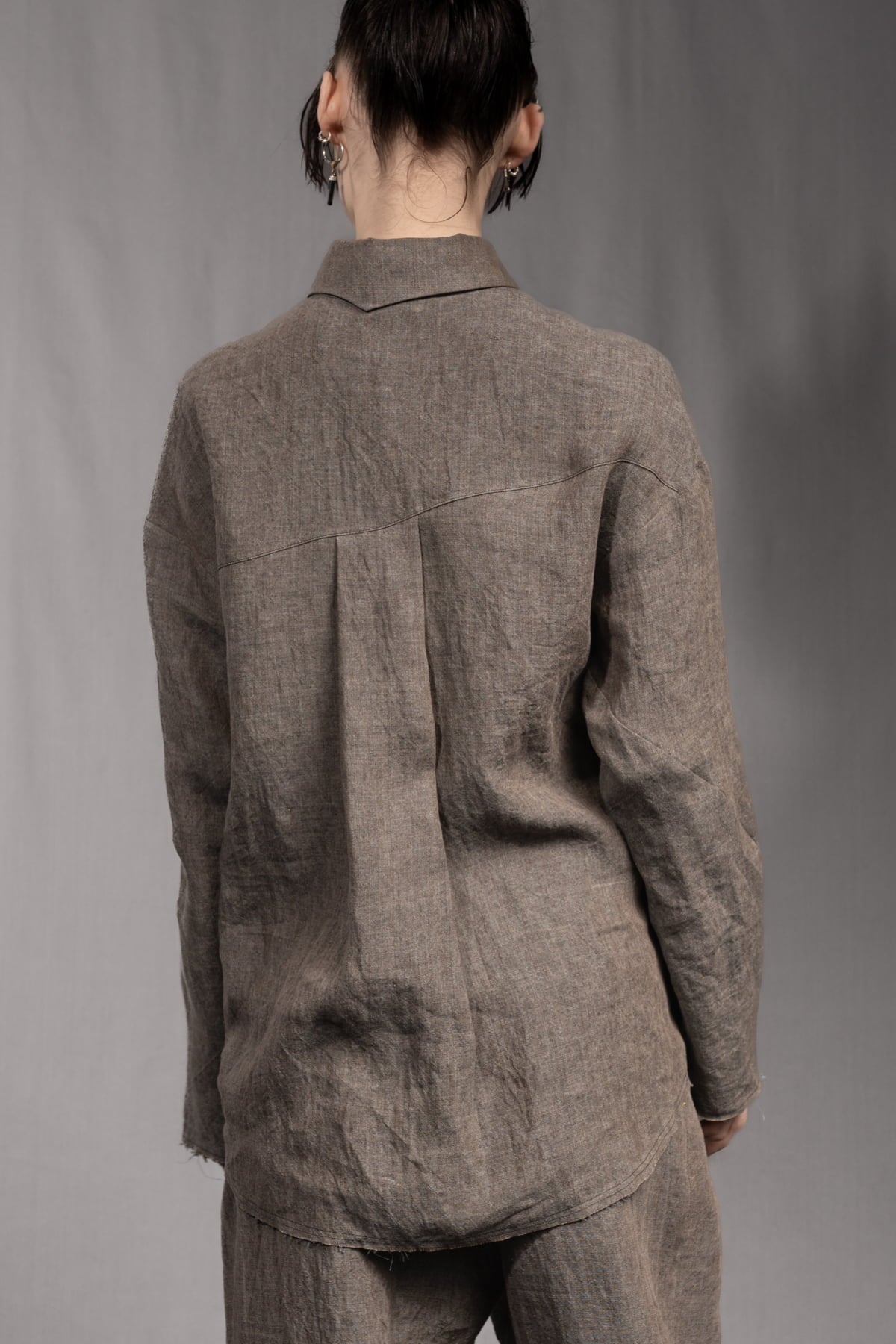 eigensinnig wien | Thoreau | Designer Leinen-Overshirt mit dekonstruierter Silhouette