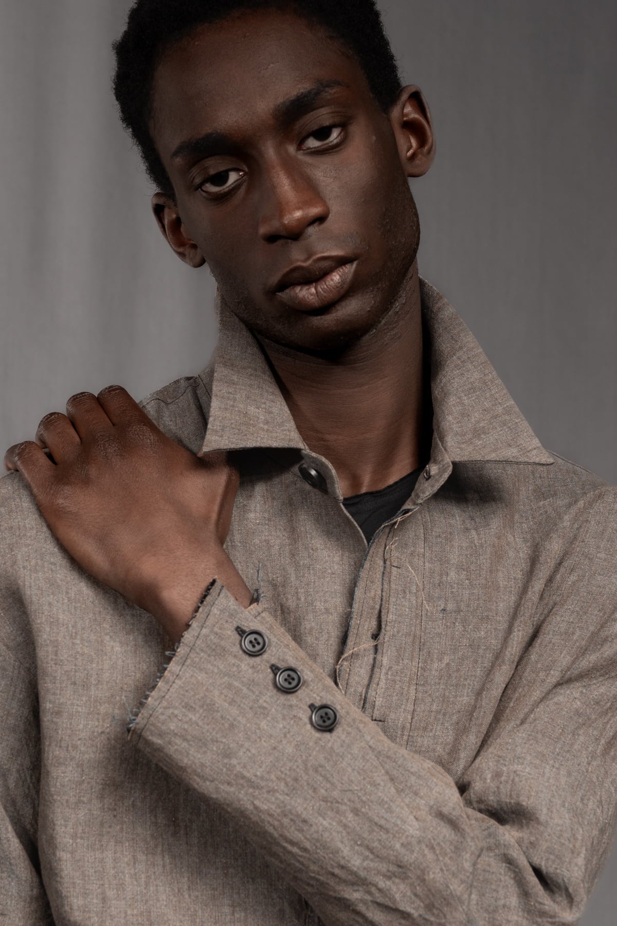 eigensinnig wien | Thoreau | Designer Leinen-Overshirt mit dekonstruierter Silhouette