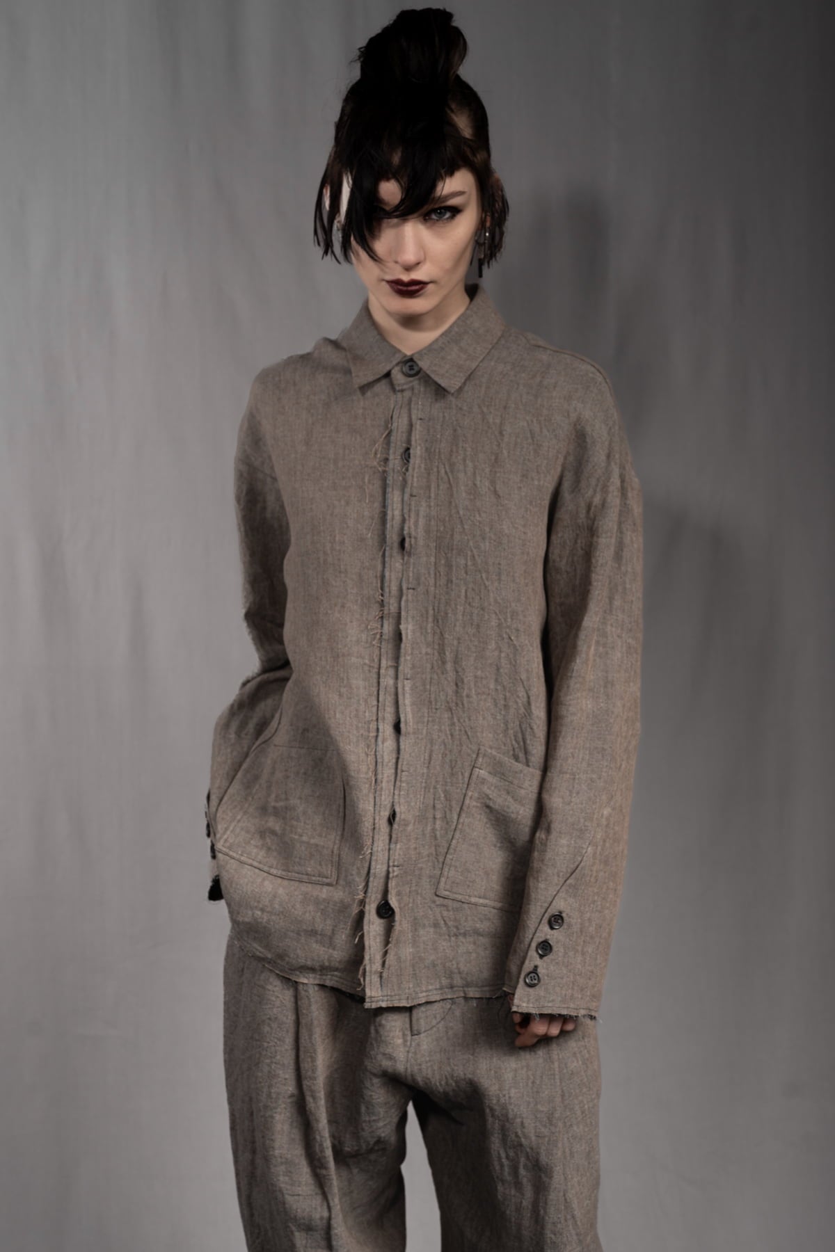 eigensinnig wien | Thoreau | Designer Leinen-Overshirt mit dekonstruierter Silhouette