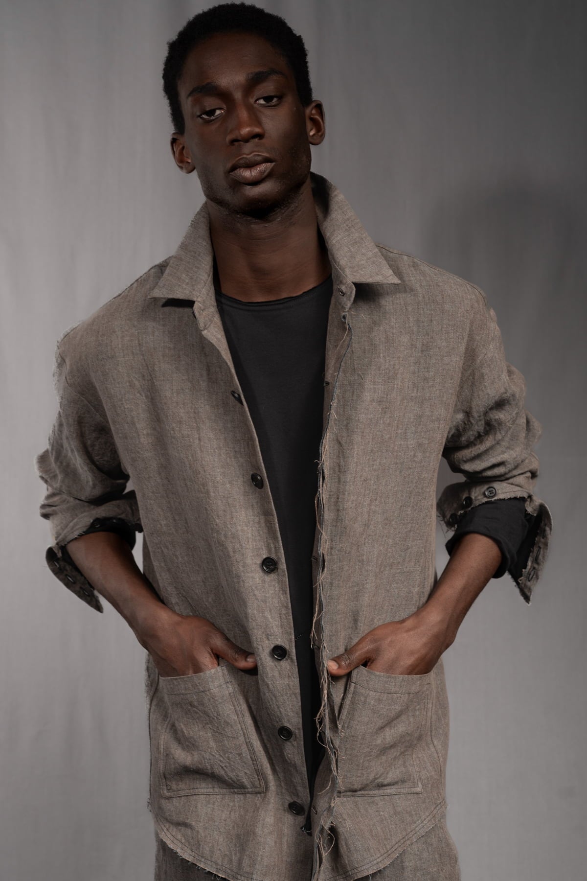 eigensinnig wien | Thoreau | Designer Leinen-Overshirt mit dekonstruierter Silhouette