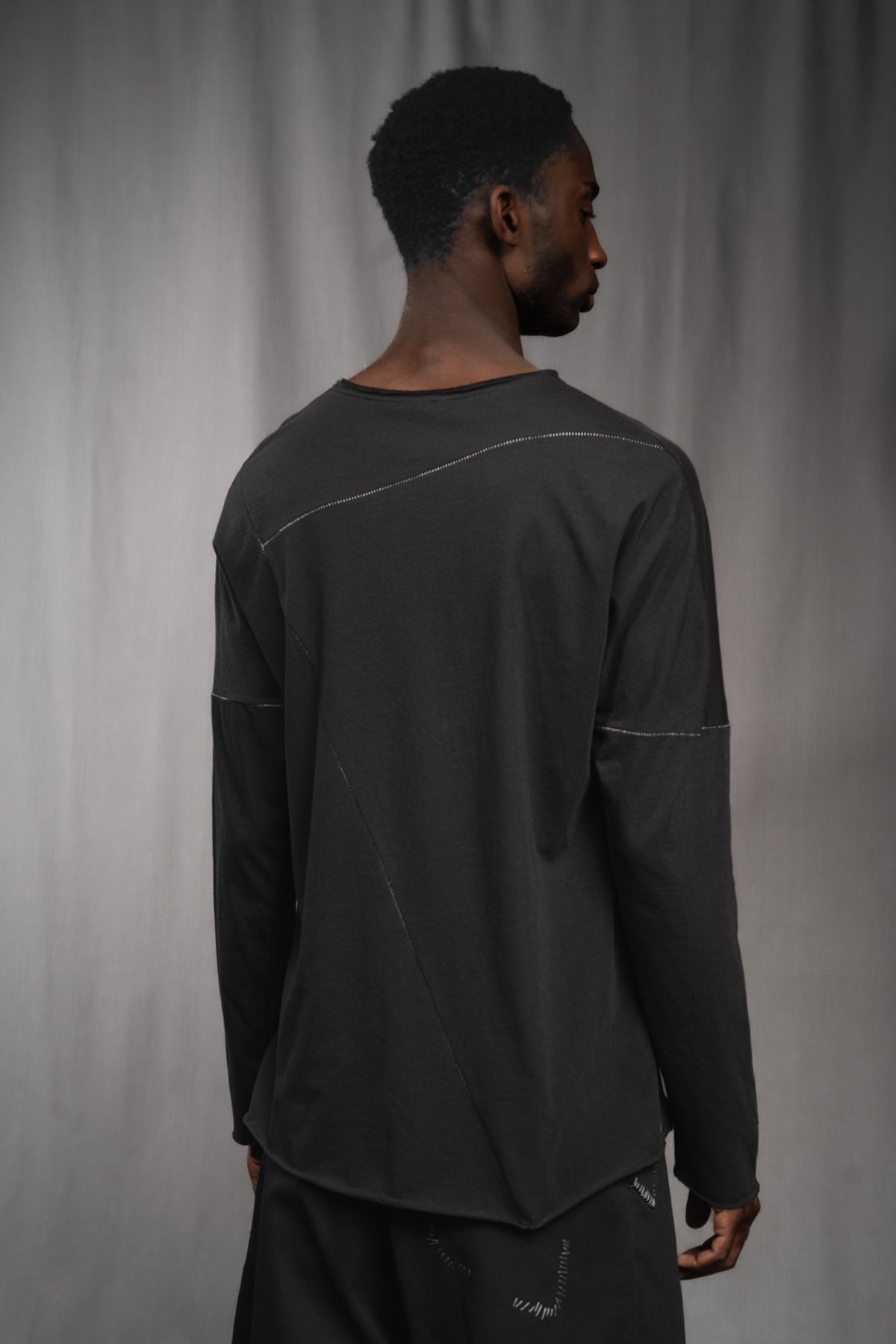 eigensinnig wien | Tolstoi | Dünner, schwarzer Designer Herren-Pullover aus Baumwolle