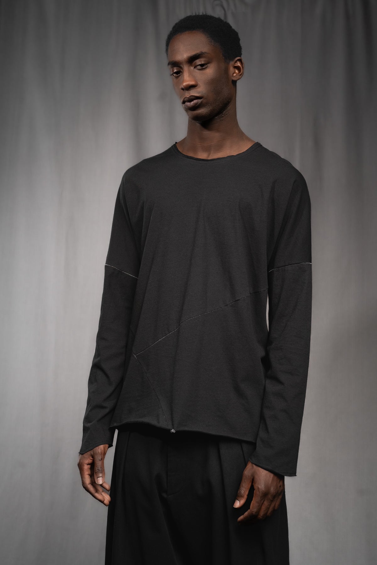 eigensinnig wien | Tolstoi | Dünner, schwarzer Designer Herren-Pullover aus Baumwolle