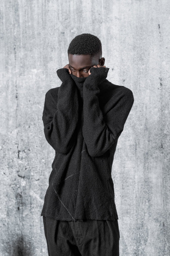 Pullover eigensinnig wien | Tolstoi RK | Schwarzer, dünner Rollkragenpullover aus Wolle für Herren - eigensinnig wien Online Shop für Designer Mode und Avantgarde Mode
