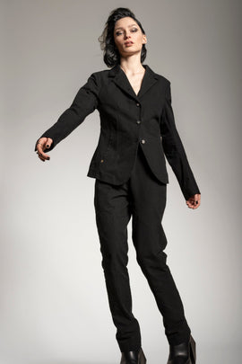eigensinnig wien | VicCar | Eleganter Anzug für Damen in Schwarz