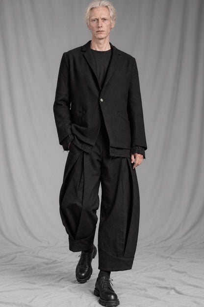 eigensinnig wien | VinFra | Schwarzer Designer-Anzug für Herren mit weiter Bundfaltenhose aus italienischer Wolle