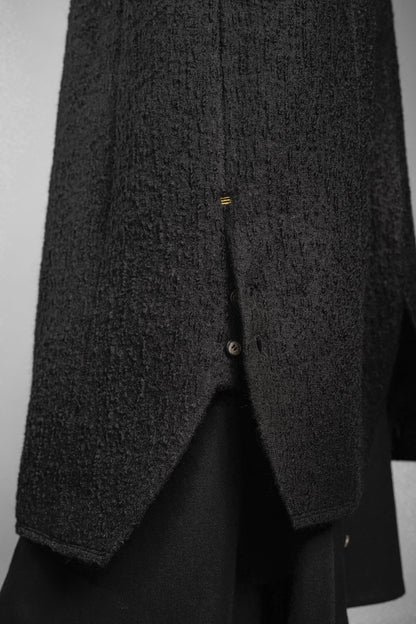 eigensinnig wien | Voltaire | Langer, schwarzer Designer Wintermantel für Damen aus japanischer Wolle