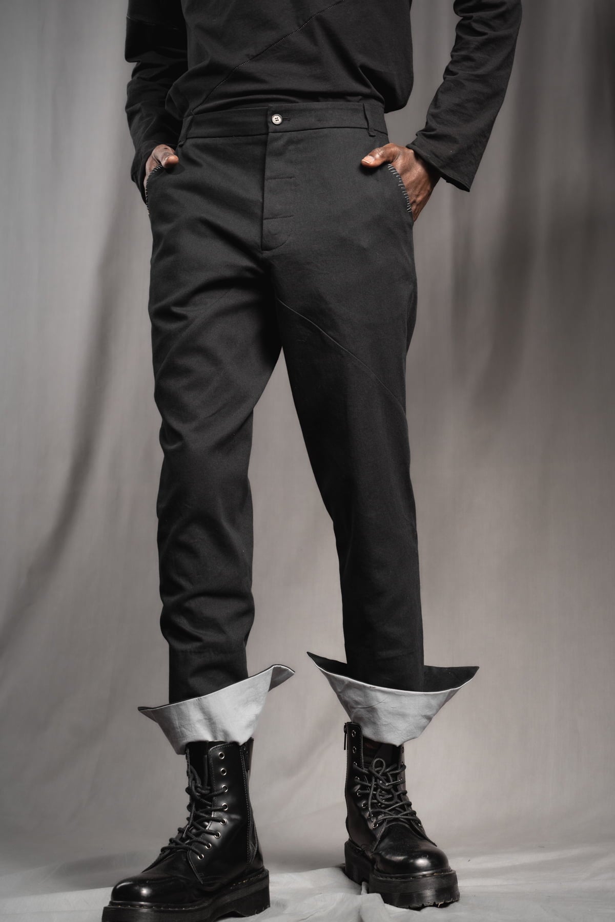 eigensinnig wien | WalEgo | Schwarzer Herren Designeranzug mit weiter Hose aus leichter Baumwolle