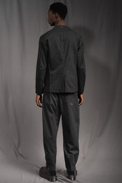 eigensinnig wien | WalEgo | Schwarzer Herren Designeranzug mit weiter Hose aus leichter Baumwolle