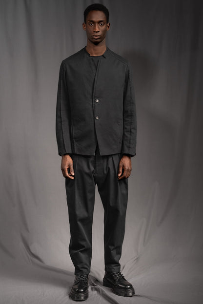 eigensinnig wien | WalEgo | Schwarzer Herren Designeranzug mit weiter Hose aus leichter Baumwolle