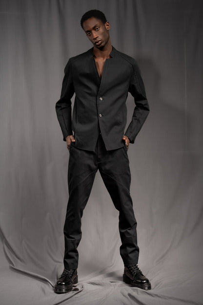 eigensinnig wien | WalEis | Außergewöhnlicher, schwarzer Designer Anzug für Herren aus leichter Baumwolle