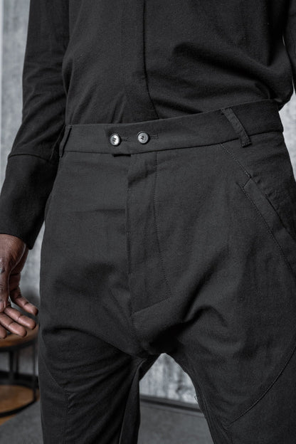 eigensinnig wien | Walking Man | Schwarze Low Crotch Pants aus japanischer Baumwolle