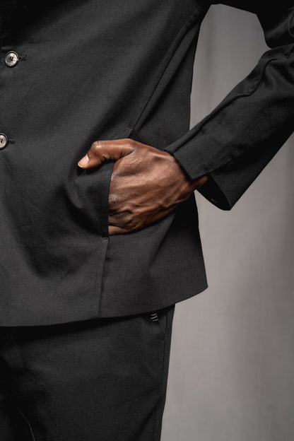 eigensinnig wien | Walpole | Leichtes Herren Designersakko mit Stehkragen aus schwarzer Gabardine-Baumwolle