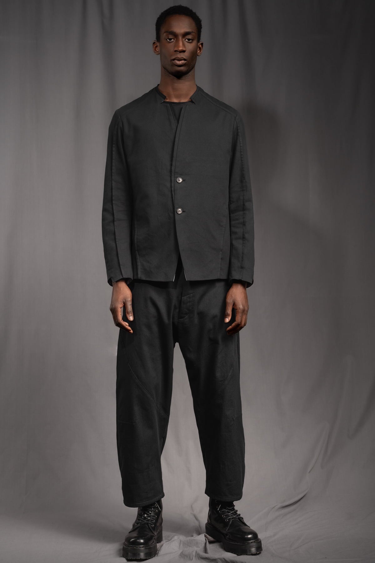 eigensinnig wien | WalQua | Schwarzer Designer Herrenanzug aus Gabardine-Baumwolle