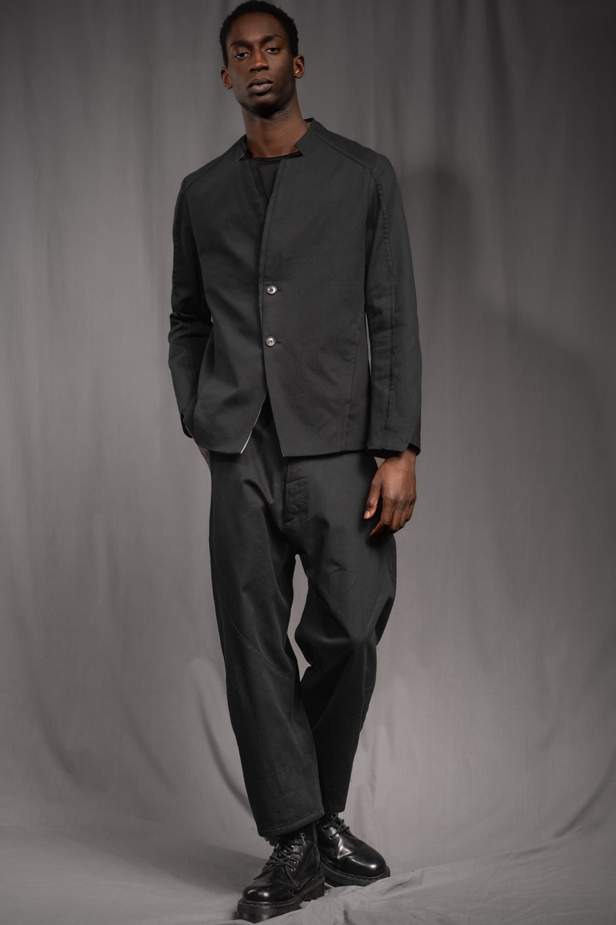 eigensinnig wien | WalQua | Schwarzer Designer Herrenanzug aus Gabardine-Baumwolle