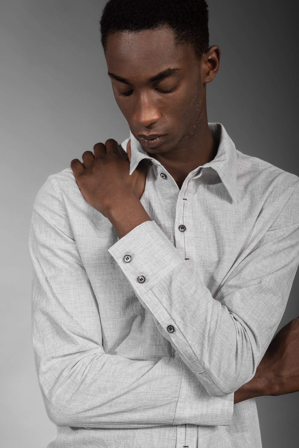 eigensinnig wien | Wittgenstein | Weißes Herren Designerhemd mit unkonventionellem Kragen aus japanischer Baumwolle