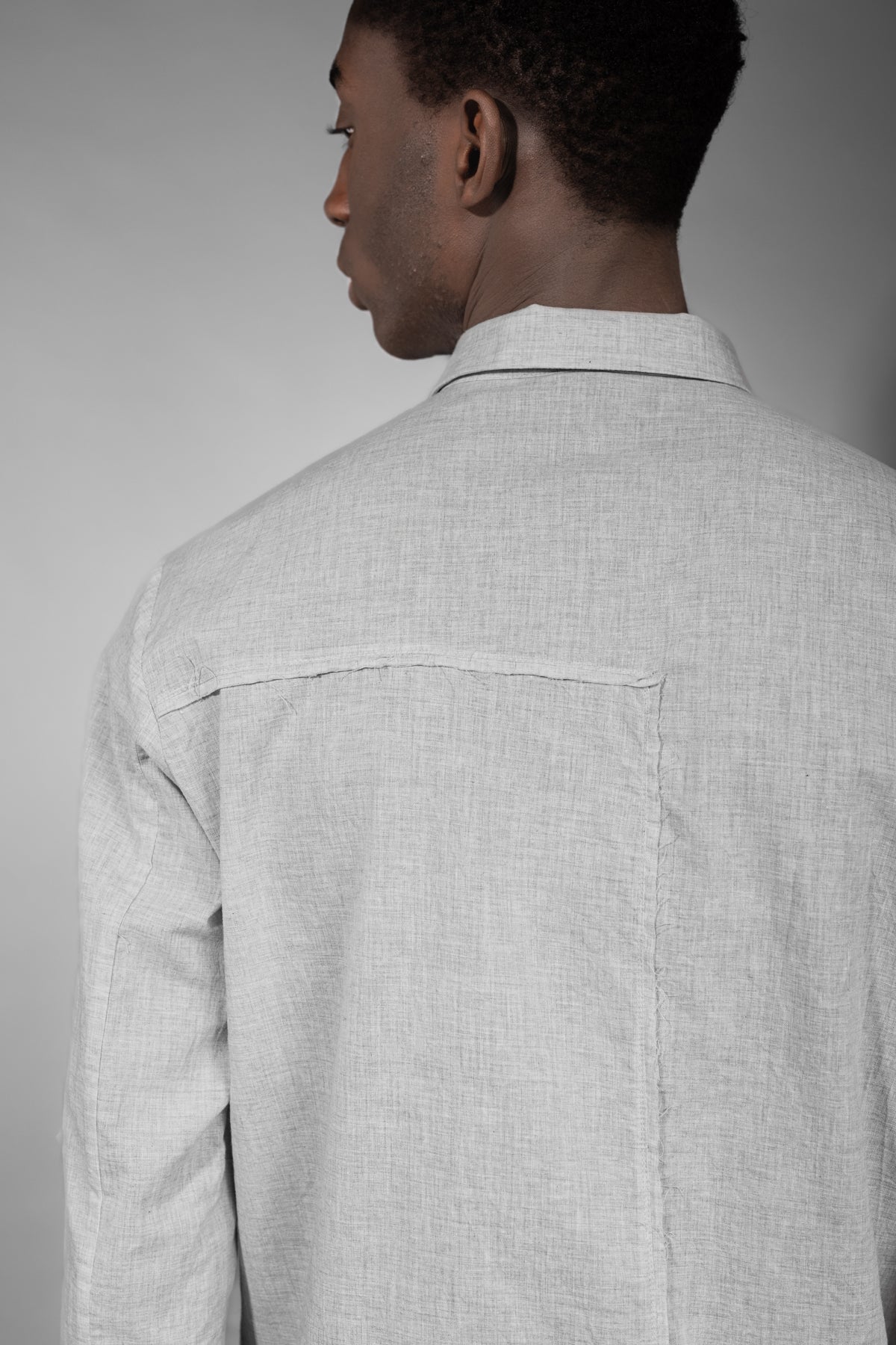 eigensinnig wien | Wittgenstein | Weißes Herren Designerhemd mit unkonventionellem Kragen aus japanischer Baumwolle