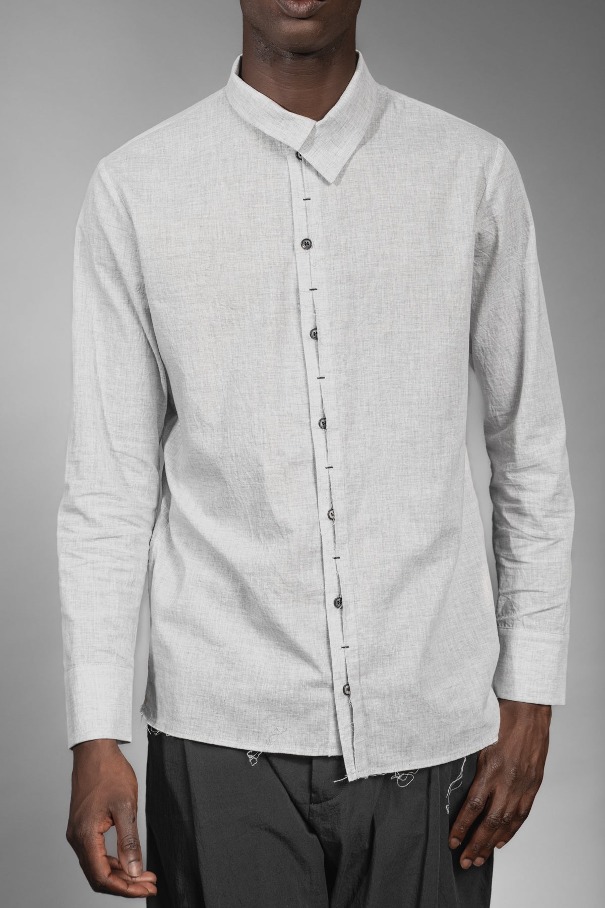 eigensinnig wien | Wittgenstein | Weißes Herren Designerhemd mit unkonventionellem Kragen aus japanischer Baumwolle