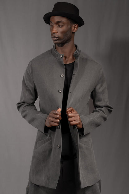 eigensinnig wien | Wotruba | Skulpturaler Herren Cold Dye Rigid Denim Kurzmantel in Moosgrau