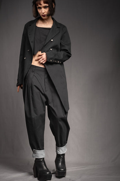 eigensinnig wien | YlaEgo | Schwarzes Damen-Ensemble aus Gabardine-Baumwolle