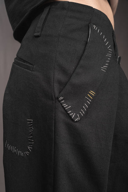 eigensinnig wien | YlaEgo | Schwarzes Damen-Ensemble aus Gabardine-Baumwolle