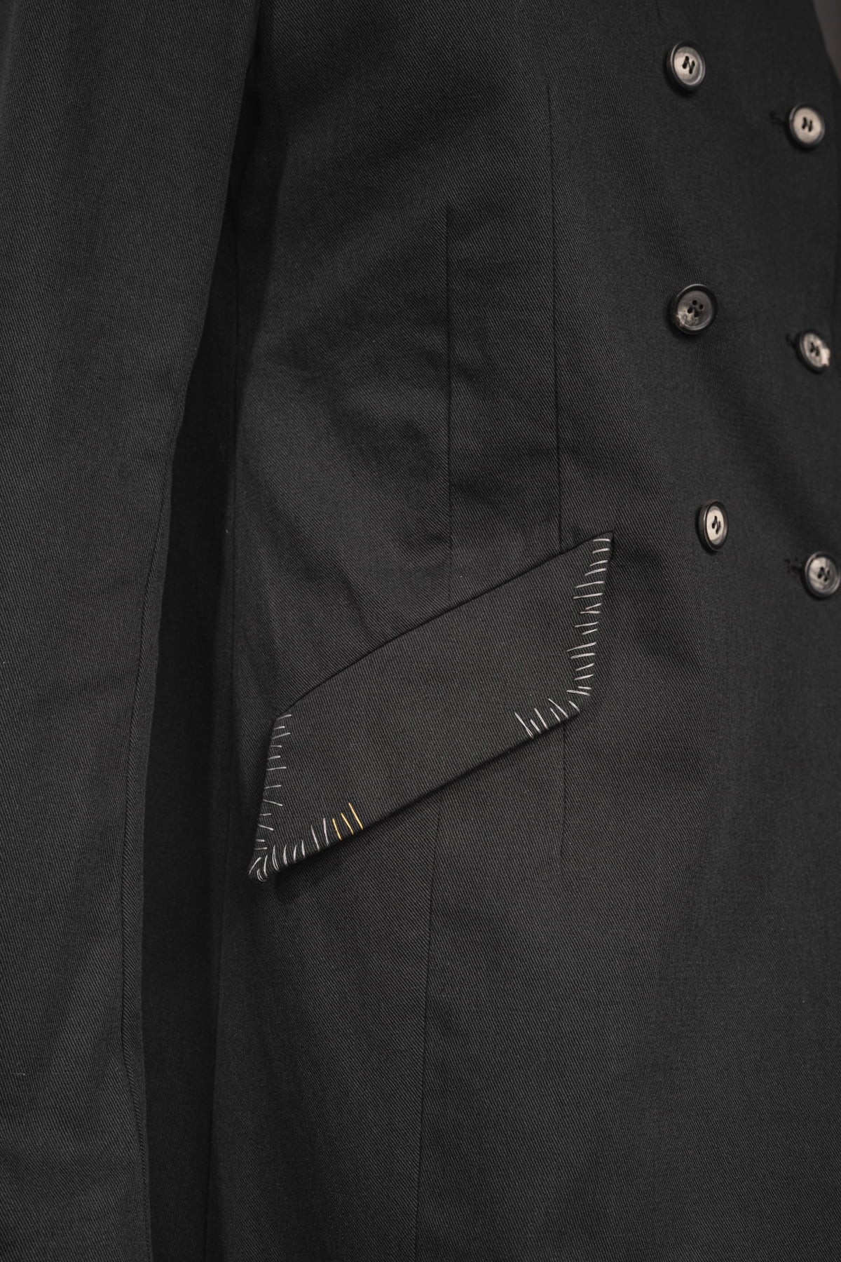 eigensinnig wien | YlaEgo | Schwarzes Damen-Ensemble aus Gabardine-Baumwolle