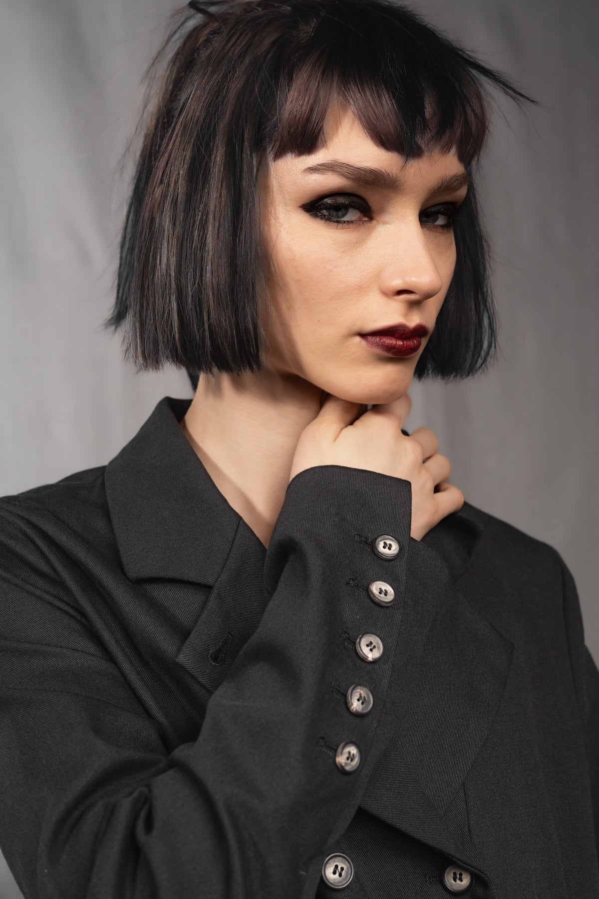 eigensinnig wien | Ylajali | Designer Doppelreiher Mantel für Damen aus schwarzer Baumwolle