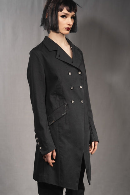 eigensinnig wien | Ylajali | Designer Doppelreiher Mantel für Damen aus schwarzer Baumwolle