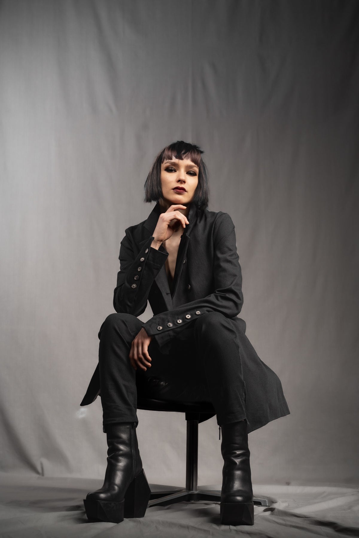 eigensinnig wien | Ylajali | Designer Doppelreiher Mantel für Damen aus schwarzer Baumwolle