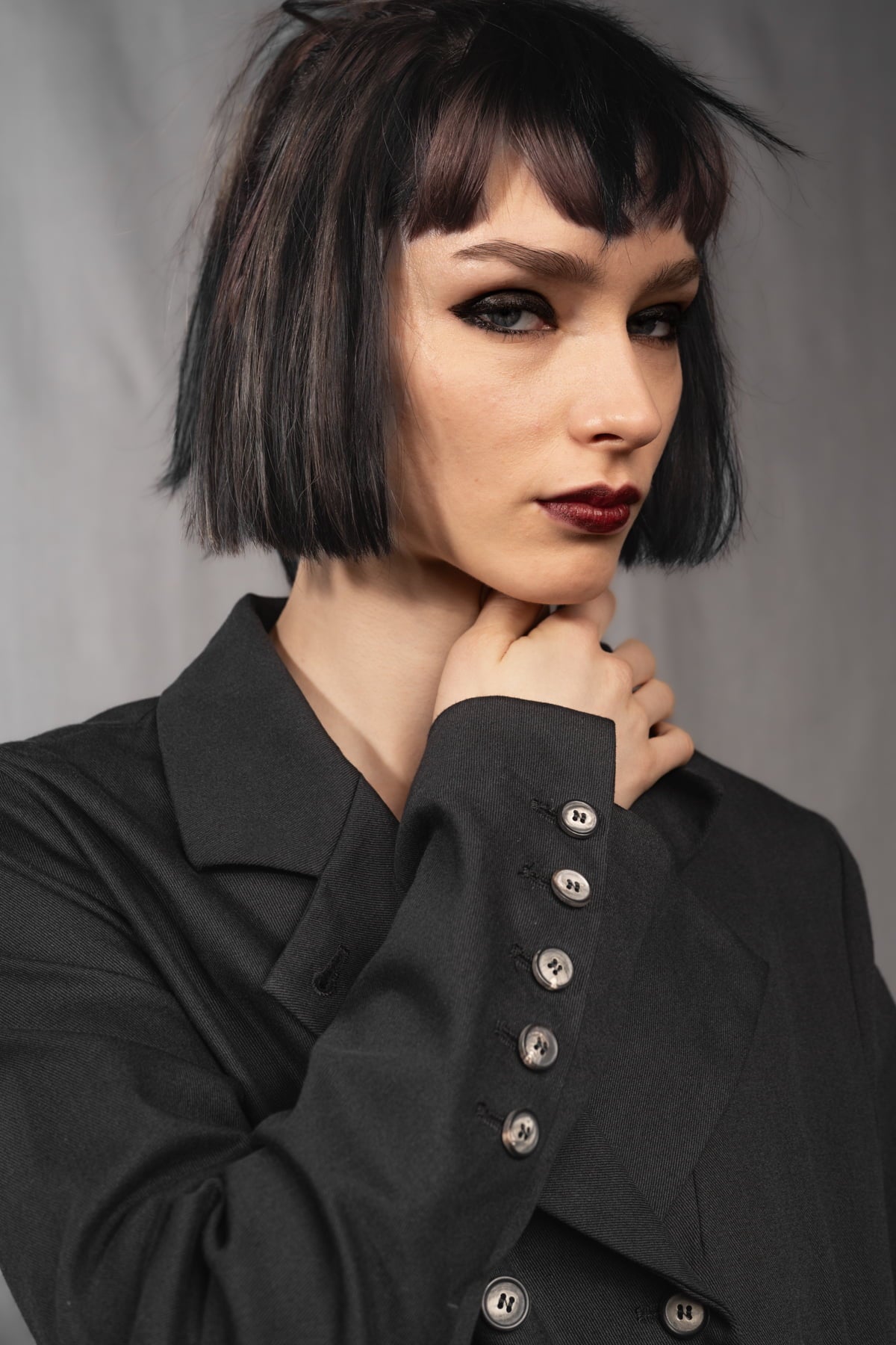 eigensinnig wien | YlaNin | Designer Damenanzug mit Barrel-Leg Hose aus leichter Baumwolle