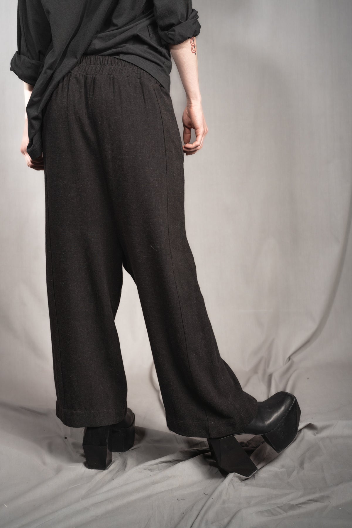 eigensinnig wien | Yoshida | Exklusive Japanische Hose aus Leinen in Schwarz