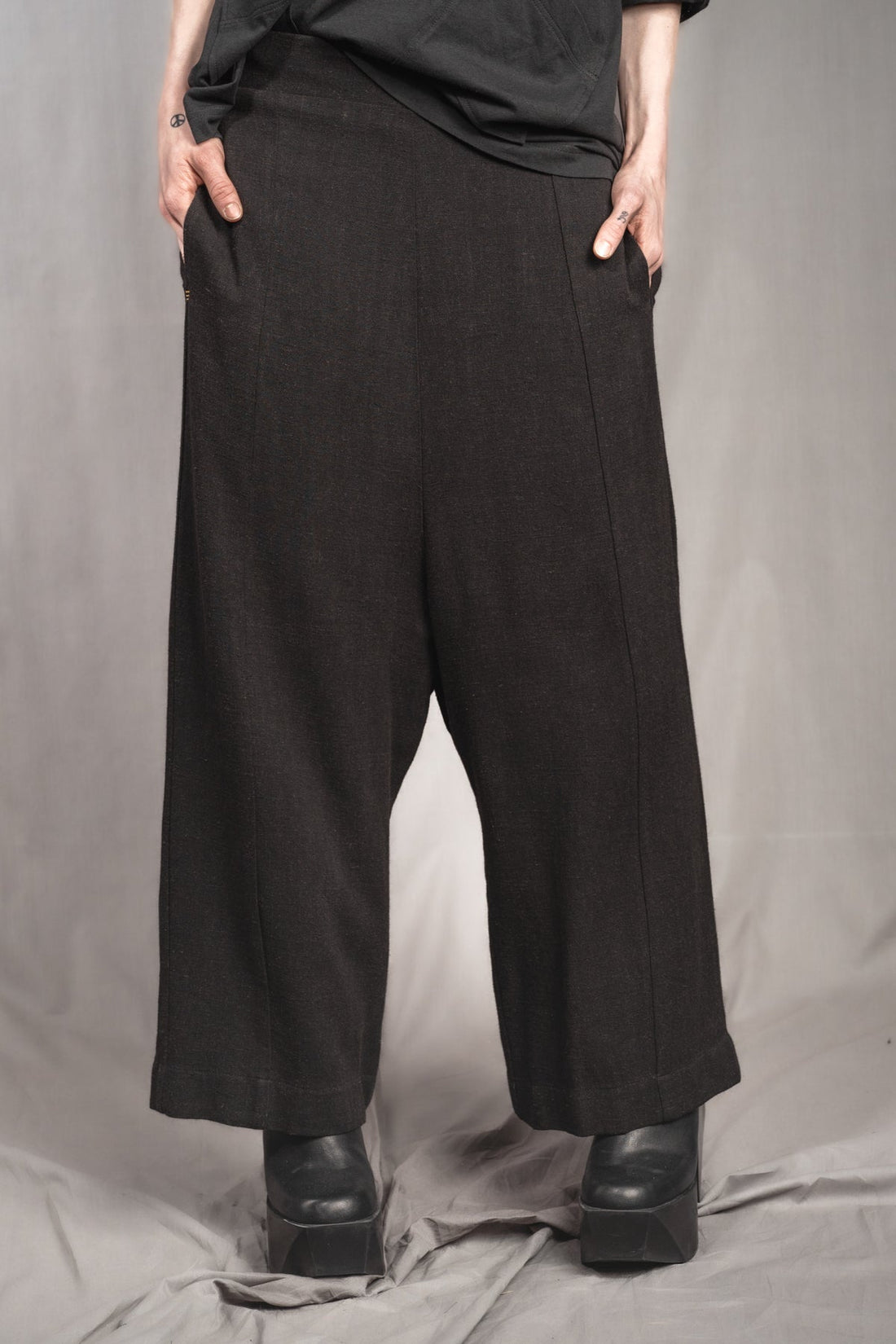 eigensinnig wien | Yoshida | Exklusive Japanische Hose aus Leinen in Schwarz