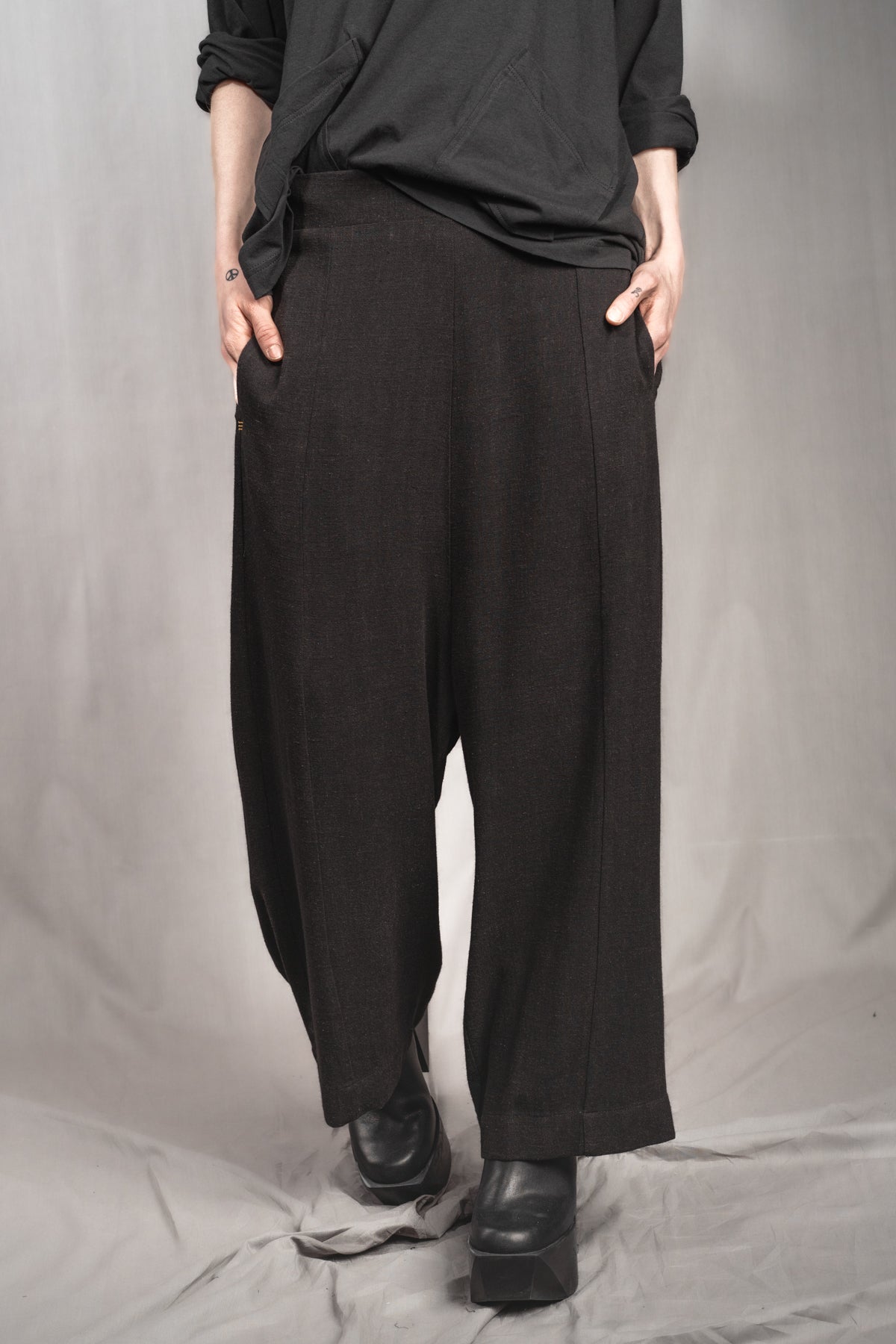 eigensinnig wien | Yoshida | Exklusive Japanische Hose aus Leinen in Schwarz