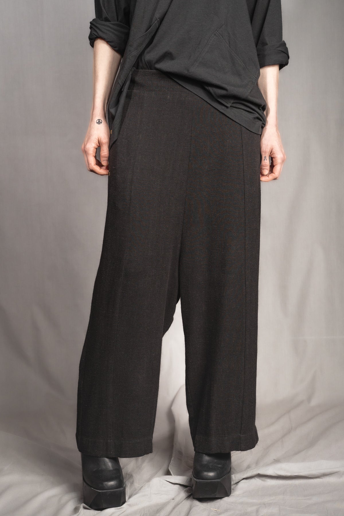 eigensinnig wien | Yoshida | Exklusive Japanische Hose aus Leinen in Schwarz