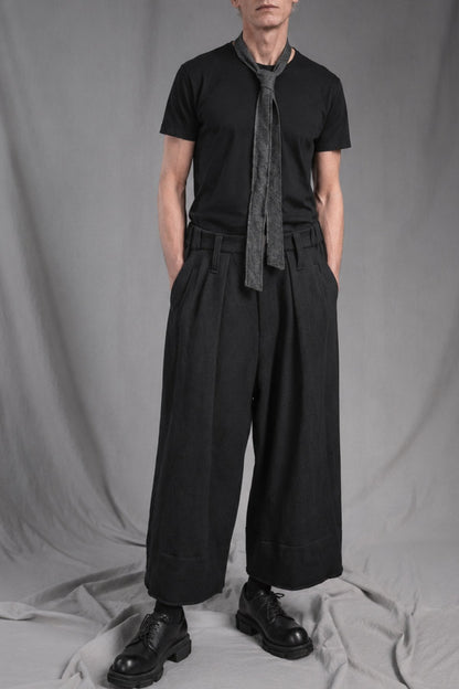eigensinnig wien | Zephyr | Unkonventionelle schwarze Hakama-Hose aus Wolle