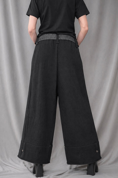 eigensinnig wien | Zephyr | Unkonventionelle schwarze Hakama-Hose aus Wolle