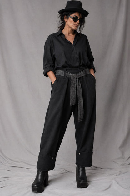 eigensinnig wien | Zephyr | Unkonventionelle schwarze Hakama-Hose aus Wolle