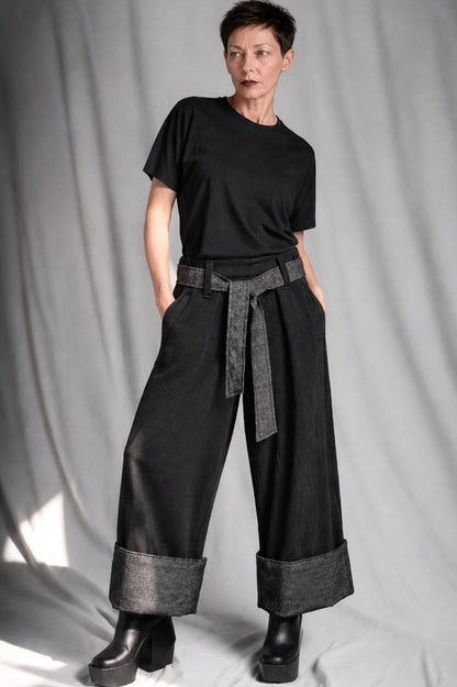 eigensinnig wien | Zephyr | Unkonventionelle schwarze Hakama-Hose aus Wolle
