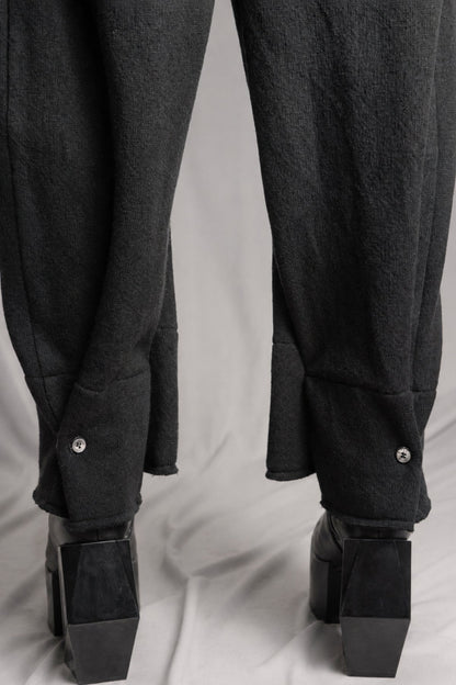 eigensinnig wien | Zephyr | Unkonventionelle schwarze Hakama-Hose aus Wolle