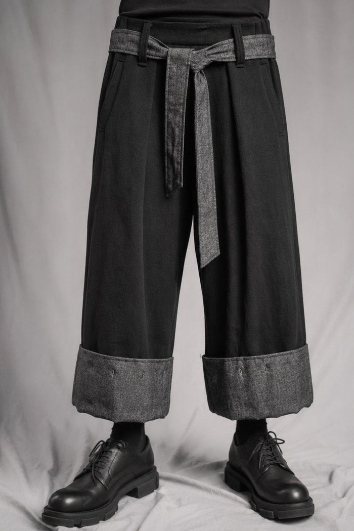 eigensinnig wien | Zephyr | Unkonventionelle schwarze Hakama-Hose aus Wolle