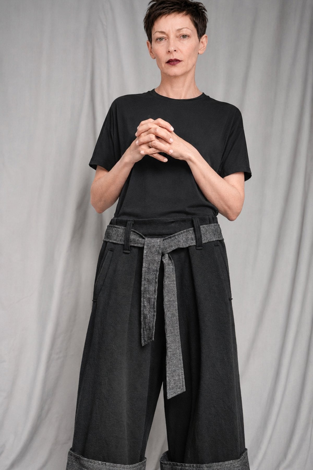 eigensinnig wien | Zephyr | Unkonventionelle schwarze Hakama-Hose aus Wolle