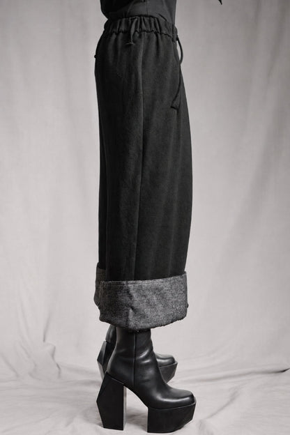 eigensinnig wien | Zephyr | Unkonventionelle schwarze Hakama-Hose aus Wolle